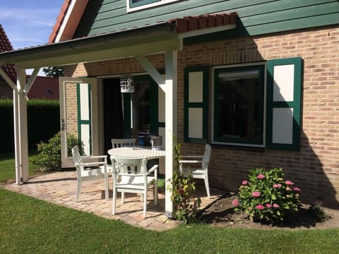 Quaint Holiday Home in Zonnemaire with Roofed Terrace Vacation rental in Zeeland, Netherlands