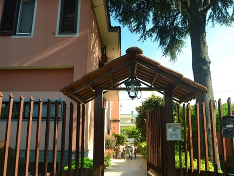 Belvilla by OYO Casa Rosada Vacation rental in Pompeii