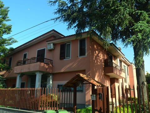 Belvilla by OYO Casa Rosada Vacation rental in Pompeii