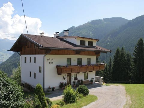 Apartment in Zillertal near Ski Slopes Apartment in Uderns