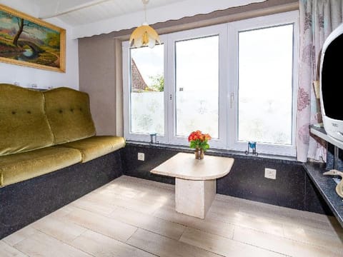 Inviting Chalet in Westouter with Garden Vacation rental in Flanders
