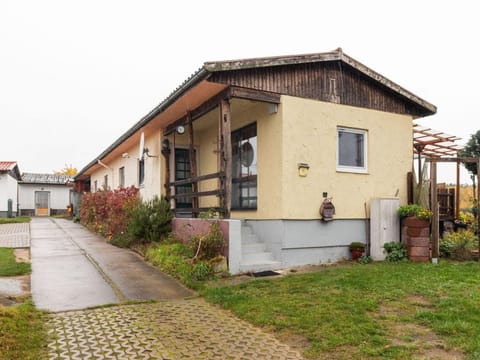 Gemutlicher Bungalow mit Garten UND Whirlpool in Nakenstorf Vacation rental in Mecklenburg-Vorpommern, Germany