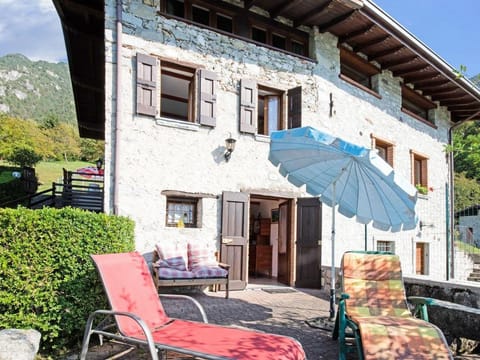 Lakeside Living with Adventure Apartment in Idro