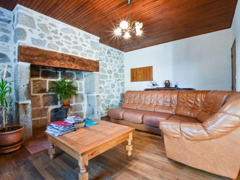 Senezergues Garden Hideaway Vacation rental in Auvergne-Rhône-Alpes