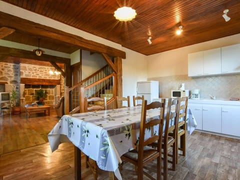 Senezergues Garden Hideaway Vacation rental in Auvergne-Rhône-Alpes