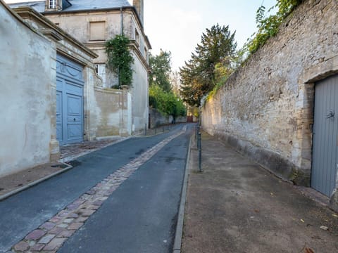 Quiet apartment in Bayeux 9km from beach Apartment in Bayeux