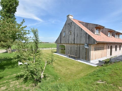 Beautiful Holiday Home with Terrace, Garden Vacation rental in Flanders