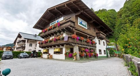 Studio in Saalbach near Ski Slopes Apartment in Salzburgerland
