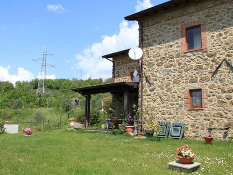 Holiday Home in Mulazzo with Natural Pond Vacation rental in Province of Massa and Carrara