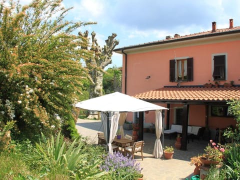 Holiday Home in Mulazzo with Natural Pond Vacation rental in Province of Massa and Carrara