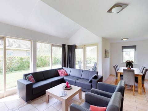 Spacious House in Netherlands for 8 Guests Villa in Wolphaartsdijk