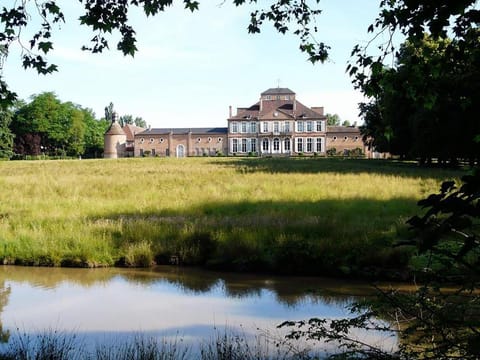 Outbuilding of a listed 16th-century chateau Vacation rental in Centre-Val de Loire