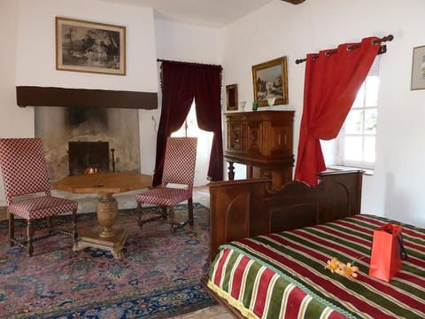 Outbuilding of a listed 16th-century chateau Vacation rental in Centre-Val de Loire