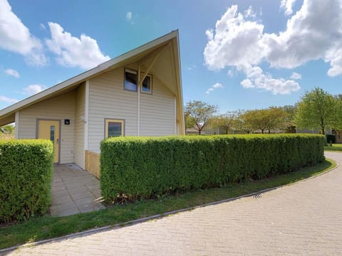 Villa by the Waterfront in the Netherlands Villa in Wolphaartsdijk