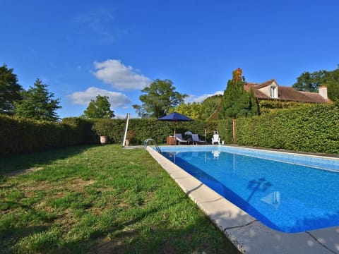 Holiday Home in Le Chatelet with Pool Vacation rental in Centre-Val de Loire