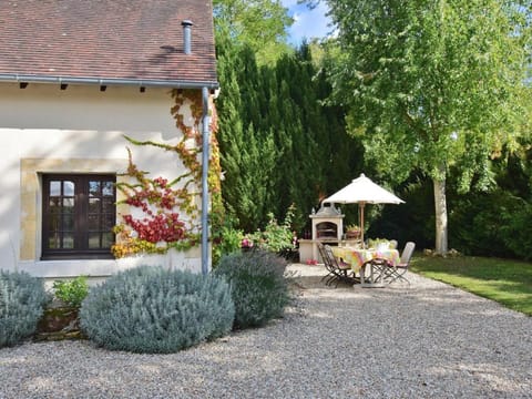 Holiday Home in Le Chatelet with Pool Vacation rental in Centre-Val de Loire