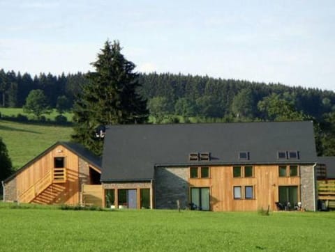 Villa with heated outdoor pool and sauna Villa in Manhay