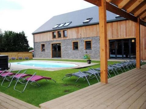 Villa with heated outdoor pool and sauna Villa in Manhay