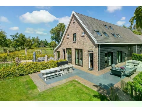Family Home in Zeeland near Oranjezon Beach Vacation rental in Vrouwenpolder