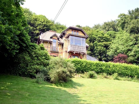 A beautiful Art Nouveau house with an enormous garden. Vacation rental in Flanders
