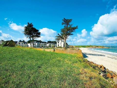 Apartment in Plougasnou with Stunning Sea Views Apartment in Plougasnou