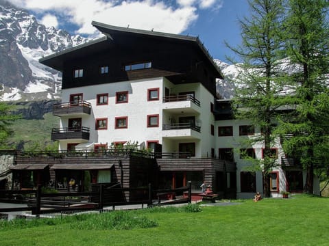 Apartment in Aosta Valley near Ski Lift Apartment in Breuil-Cervinia