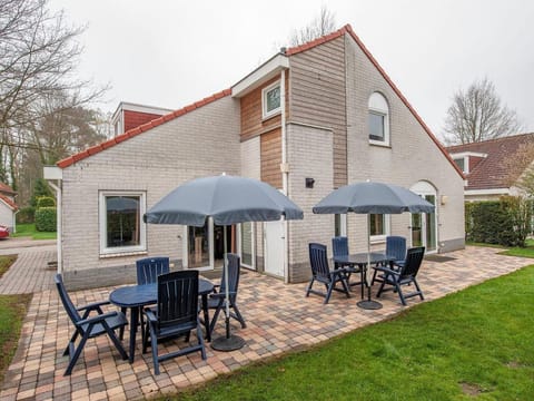 Villa in Arcen with shower  garden Villa in Arcen