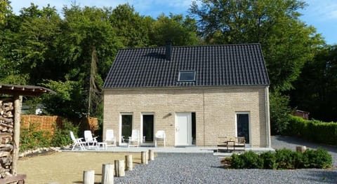 New house on the edge of a large forest, large garden,very quiet, beautiful area Vacation rental in Wallonia, Belgium