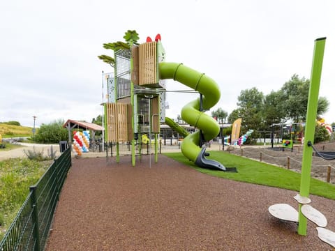 Bungalow in s-Gravenzande with Nautical Charm Vacation rental in s-Gravenzande