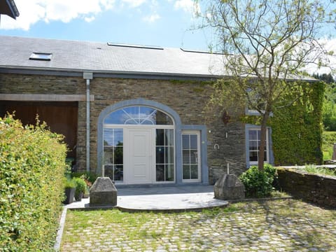 Villa with hottub in calm area Vacation rental in Wallonia, Belgium