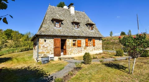 Calvinet Retreat for Six Guests Vacation rental in Auvergne-Rhône-Alpes