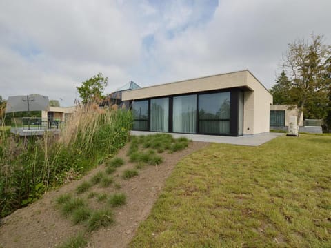 Lovely holiday home Walleken with a pond Villa in Flanders