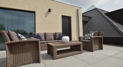 Lovely holiday home Walleken with a pond Villa in Flanders