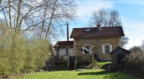 Cottage in France with Garden near Lake Vacation rental in Bourgogne-Franche-Comté