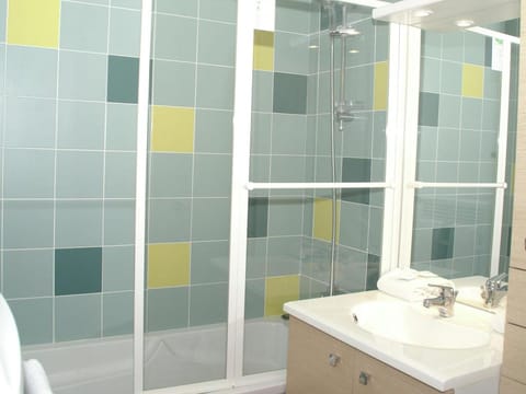 Modern Seafront Flat Apartment in Guidel