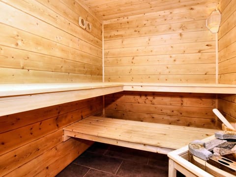 Atmospheric chalet with sauna and jacuzzi Vacation rental in Wallonia, Belgium