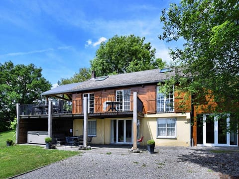 Atmospheric chalet with sauna and jacuzzi Vacation rental in Wallonia, Belgium