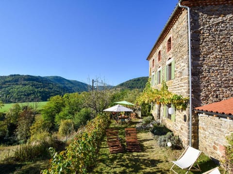 Retreat in Villeneuve-dAllier Vacation rental in Auvergne-Rhône-Alpes