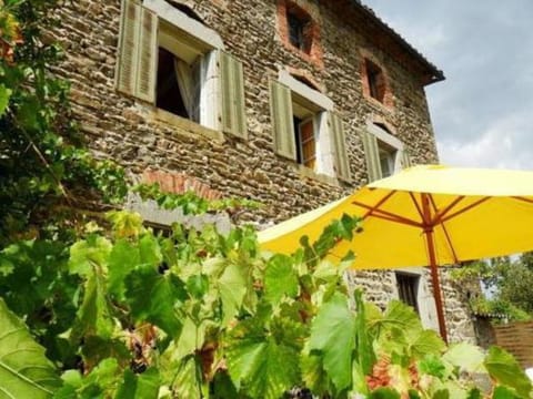 Retreat in Villeneuve-dAllier Vacation rental in Auvergne-Rhône-Alpes