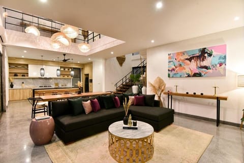 VILLA SOHO· Luxury Indulgence  close to FINNS CLUB Villa in North Kuta