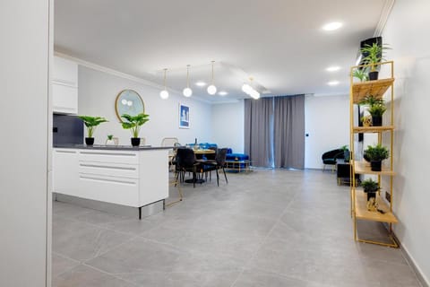 Art Deco Luxury Apartment, Central Location by Buena Vista Apartment in Sliema
