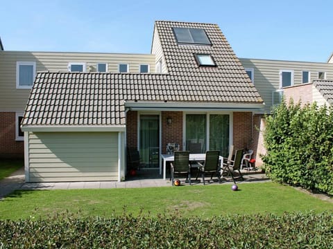 Villa in Zeeland with Private Terrace Villa in Wolphaartsdijk