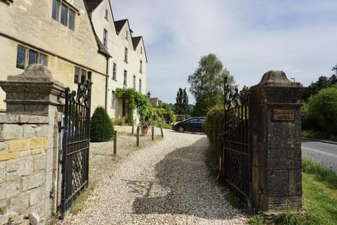 The Coach House and The Stable Apartment in Stroud