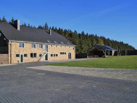 Spacious holiday home with a large playroom Vacation rental in Manhay