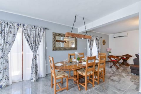 Villa Marinic with private pool and entertainment room Villa in Šibenik-Knin County, Croatia