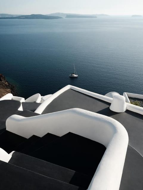 Abyss Santorini Hotel in Oia
