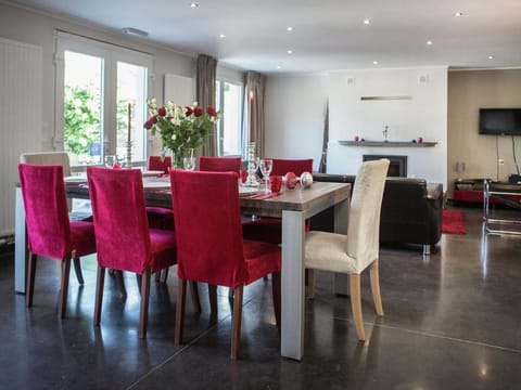 Pleasant holiday home inErezee situated near forest Vacation rental in Manhay