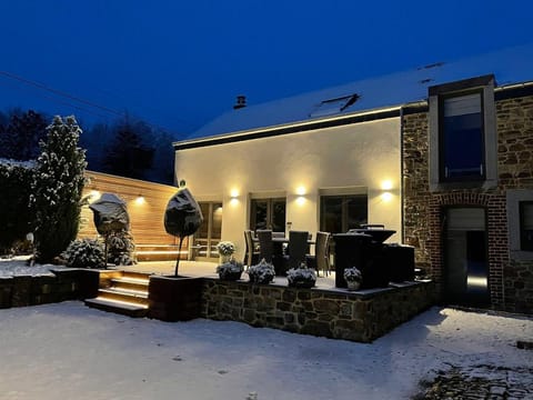 Pleasant holiday home inErezee situated near forest Vacation rental in Manhay