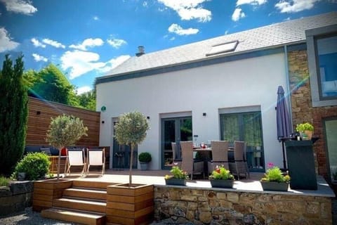 Pleasant holiday home inErezee situated near forest Vacation rental in Manhay