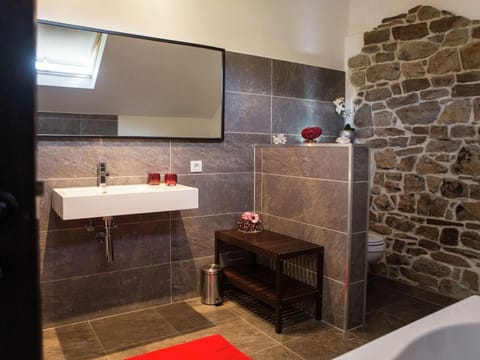 Pleasant holiday home inErezee situated near forest Vacation rental in Manhay